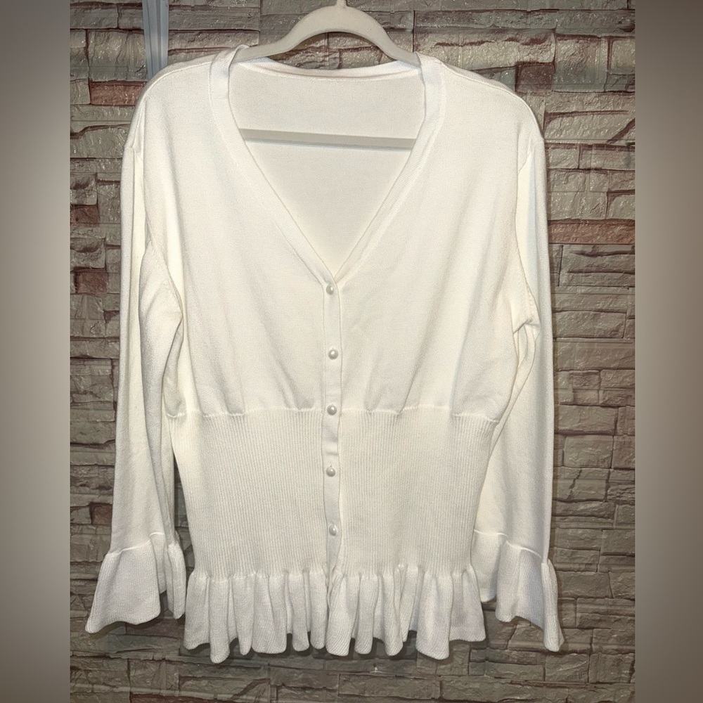 Women’s XXL White Cardigan Sweater Ruffle Hem Long Sleeves Buttons Unbranded